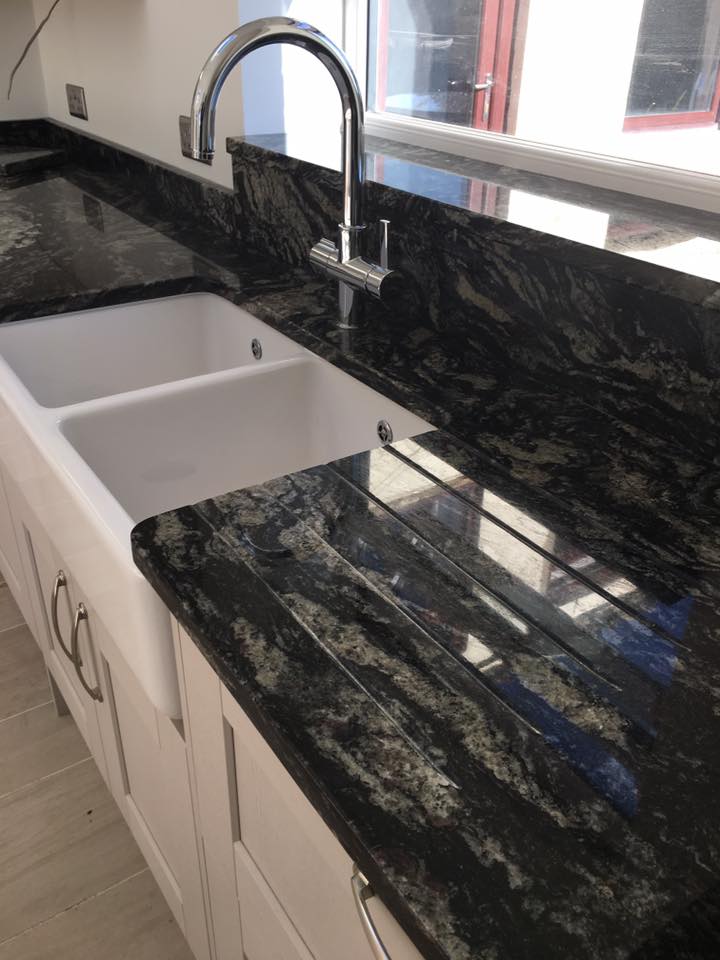 Sensa Indian Black Granite by @CosentinoUK
A kitchen with great character and plenty of space, double belfast with drainer grooves, deep upstand, window sill and breakfast bar area
marble-granite-quartz.com
#graniteworktops #kitcheninspiration #blackgraniteworktops  #interiordesign