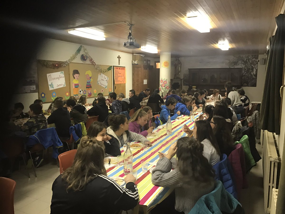 IoliAndrea's tweet photo. #Caspoggio #valmalenco grande serata ieri coi #ragazzi di #3media #missionStarLigh Inizio di un #grande cammino insieme per #VolareAlto https://t.co/j47nCfCJcI
