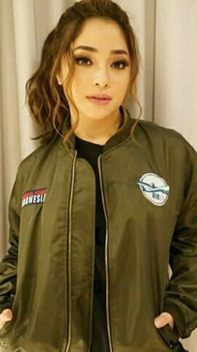 Nancylovers3's tweet photo. Wonder women @nikita willy https://t.co/8KdxcVTZor
