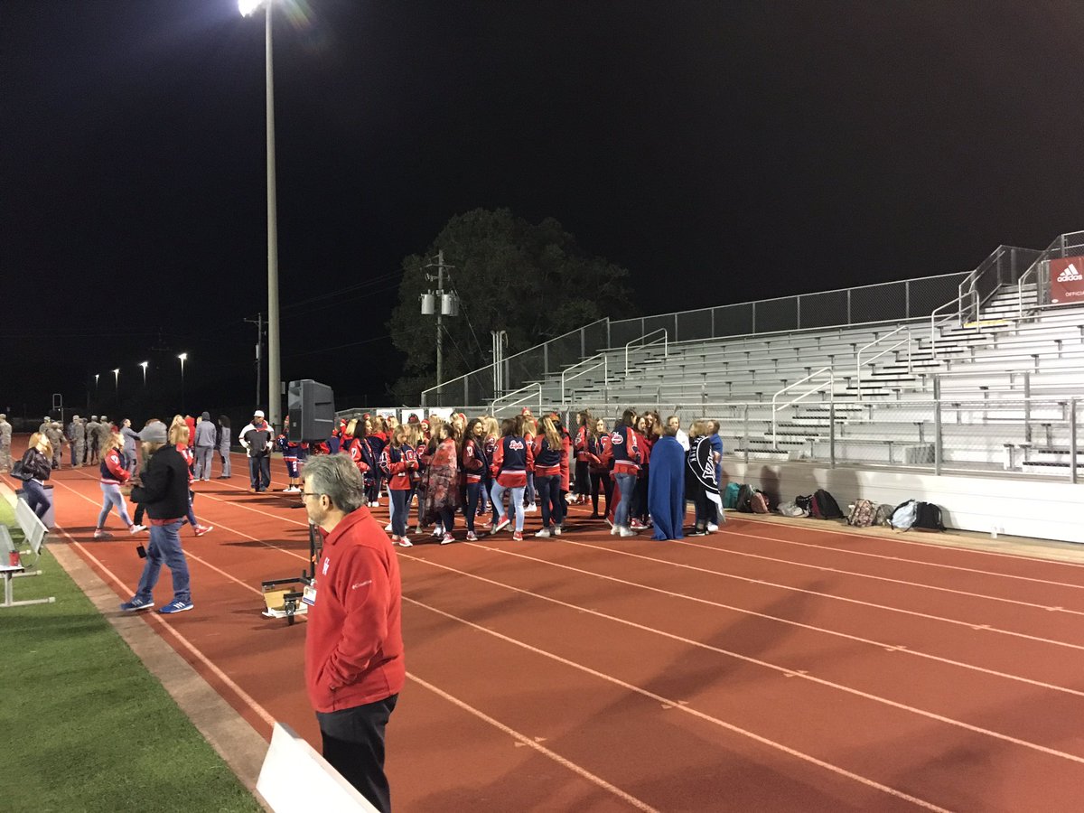 abc13houston's tweet photo. The Final #abc13fridayflyover is out @ClearLakeHSss @TheLakeShopCLHS joins us starting at 5:45am! https://t.co/iz6SYiAyAL