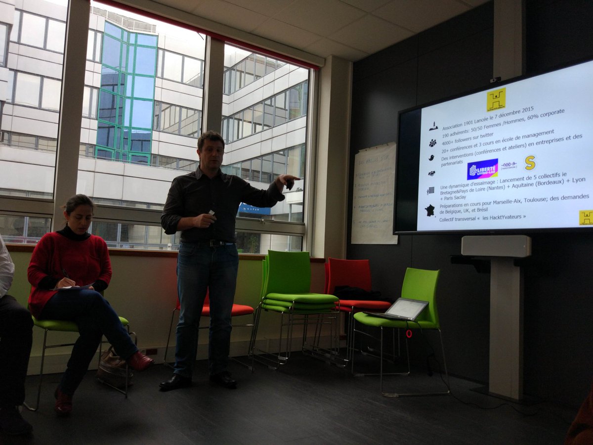 NabilBouzerna's tweet photo. Introduction par @setolivier au #midwork #5 du collectif Paris-Saclay des @hacktivateurs au @WAWlab #CorporateHacking toujours autant d' #innovateurs présents 😇 @FranckMaistre @Fabrice71 #innovation #Digital https://t.co/iqUWZ2bYhX