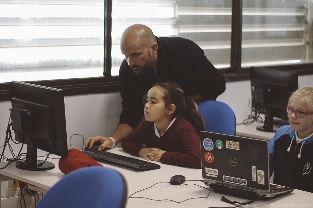 InnoSoftDays's tweet photo. También participo en nuestras #ISoftDays @HowILearnedCode que impartió un taller de Scratch para niños del colegio Corpus Christi. https://t.co/AekvceLh4q