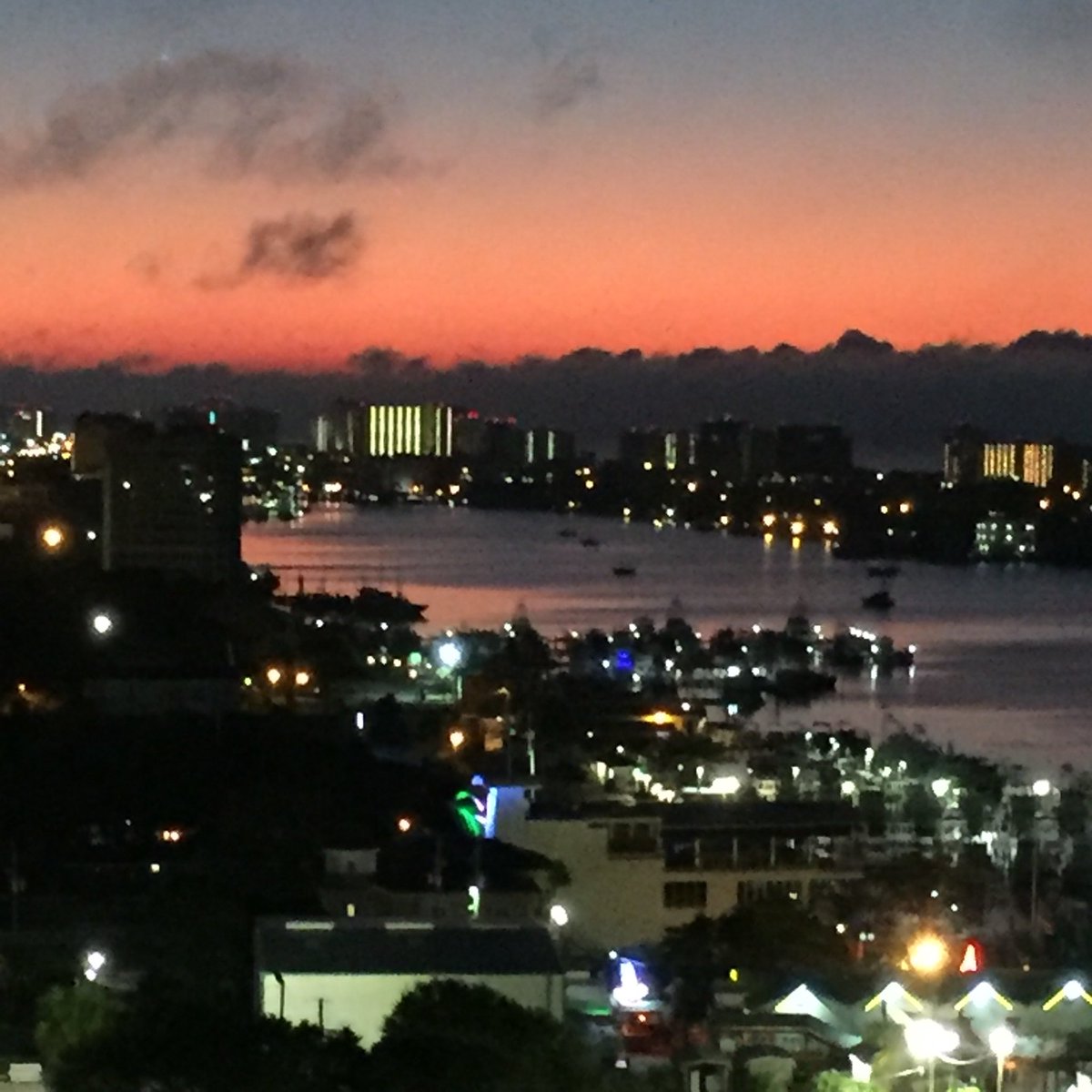 larainewarren's tweet photo. @spann Good morning sunrise over Destin Harbor! https://t.co/kIyTYNj4LH
