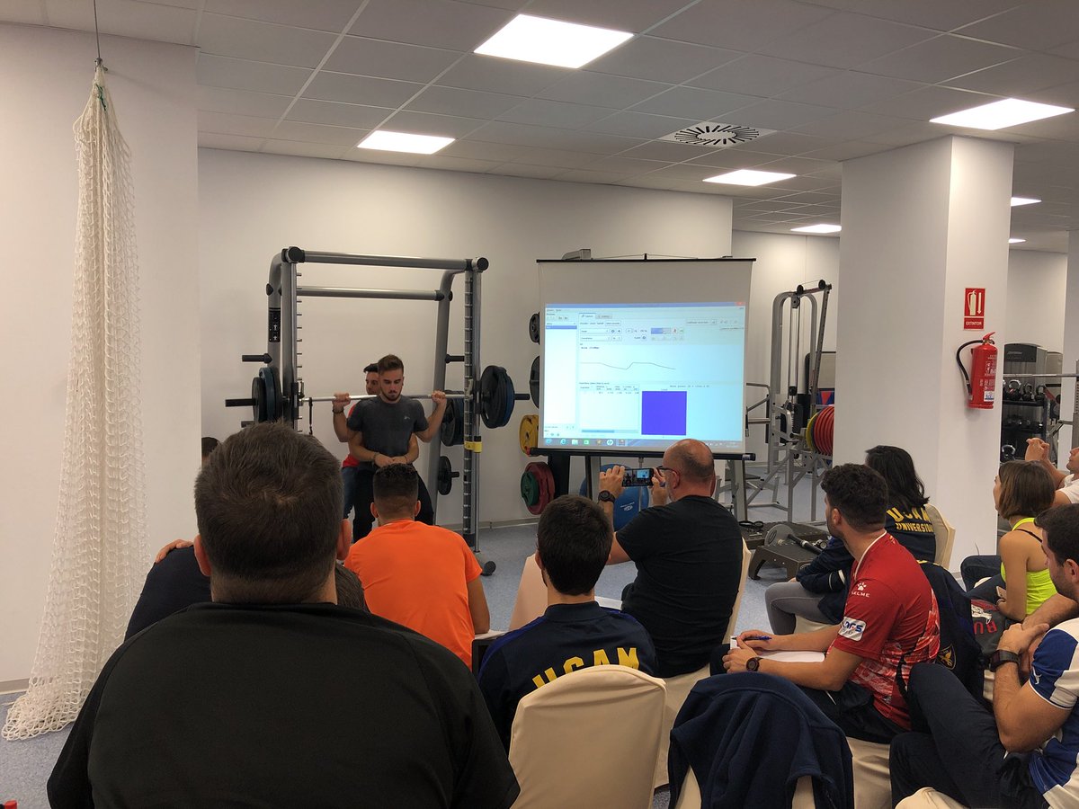 UCAM_MU_ARD's tweet photo. Ls alumnos de Máster Alto Rendimiento y Prep Fis @UCAM haciendo prácticas en CIARD @LaMangaClub #OptimalLoad #Isokinetic #Isometric #RFD 🏋🏿🔝 https://t.co/dV9HYpo1FU