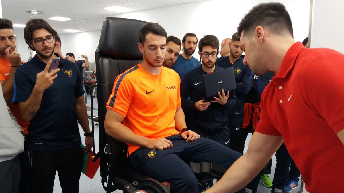 UCAM_MU_ARD's tweet photo. Ls alumnos de Máster Alto Rendimiento y Prep Fis @UCAM haciendo prácticas en CIARD @LaMangaClub #OptimalLoad #Isokinetic #Isometric #RFD 🏋🏿🔝 https://t.co/dV9HYpo1FU
