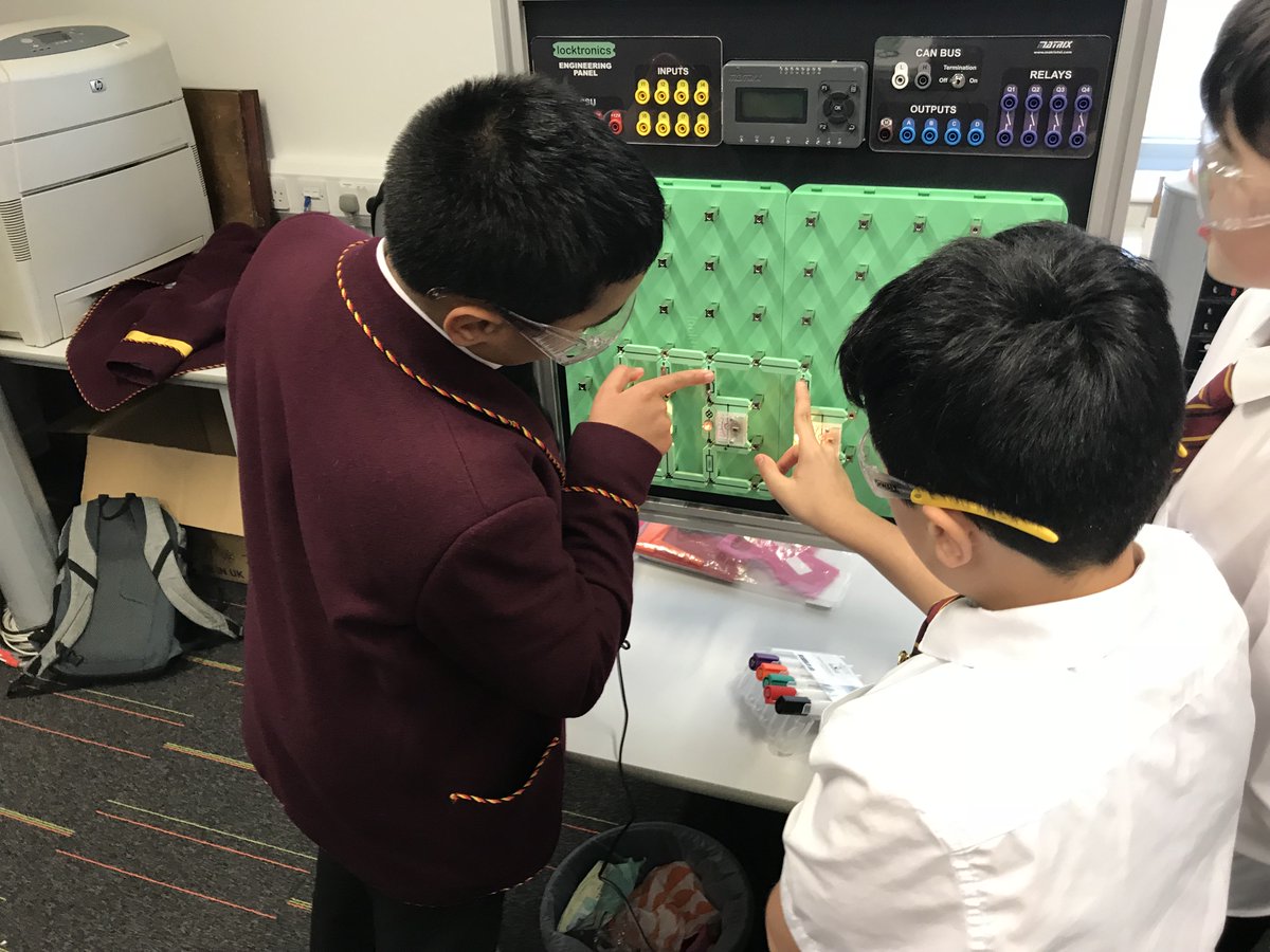 HarrisTechnical's tweet image. Our S1/S2 @HarrisEngineers club met for the first time yesterday!  Photos show pupils using @MatrixTSL Locktronics equipment to learn about #electronics @harrisacdundee #engineering @Young_Engineers @DYW_DA