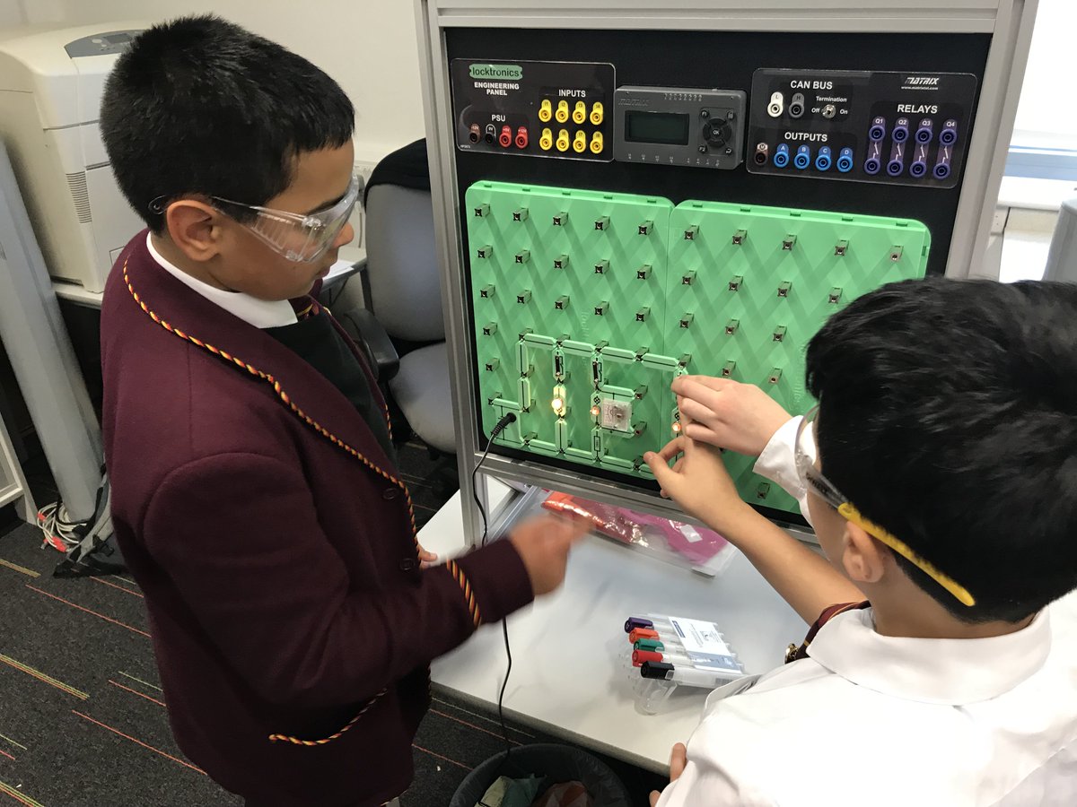 HarrisTechnical's tweet image. Our S1/S2 @HarrisEngineers club met for the first time yesterday!  Photos show pupils using @MatrixTSL Locktronics equipment to learn about #electronics @harrisacdundee #engineering @Young_Engineers @DYW_DA