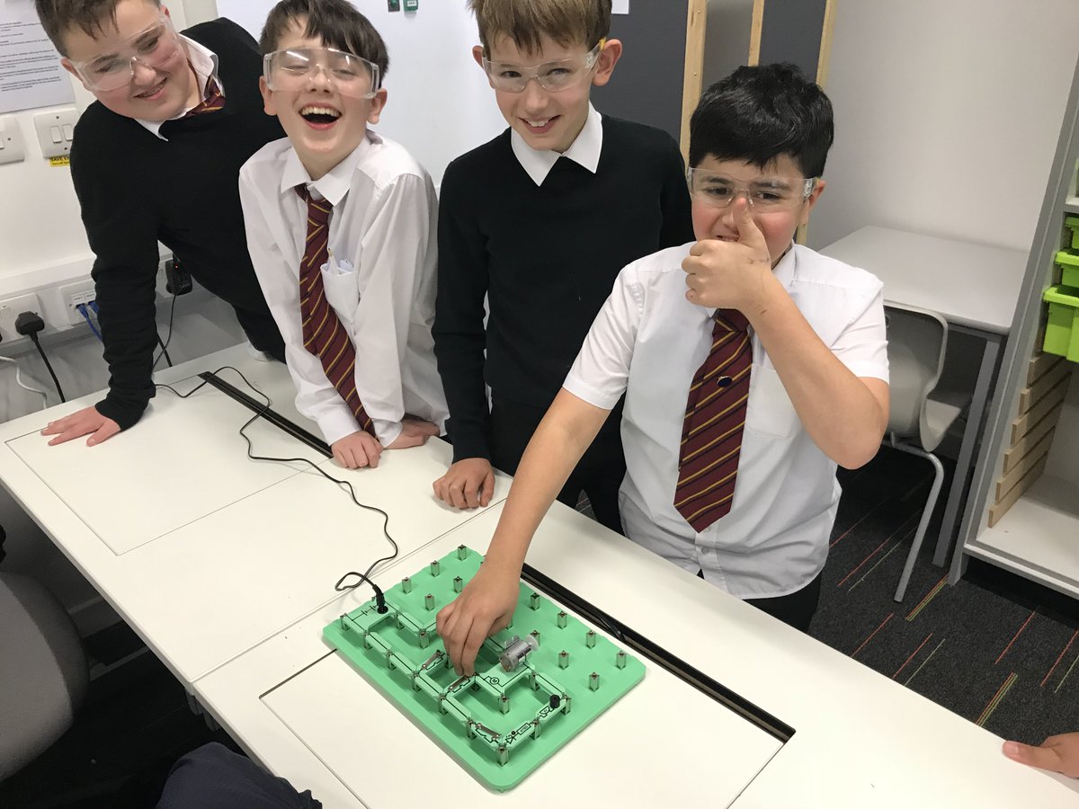 HarrisTechnical's tweet image. Our S1/S2 @HarrisEngineers club met for the first time yesterday!  Photos show pupils using @MatrixTSL Locktronics equipment to learn about #electronics @harrisacdundee #engineering @Young_Engineers @DYW_DA