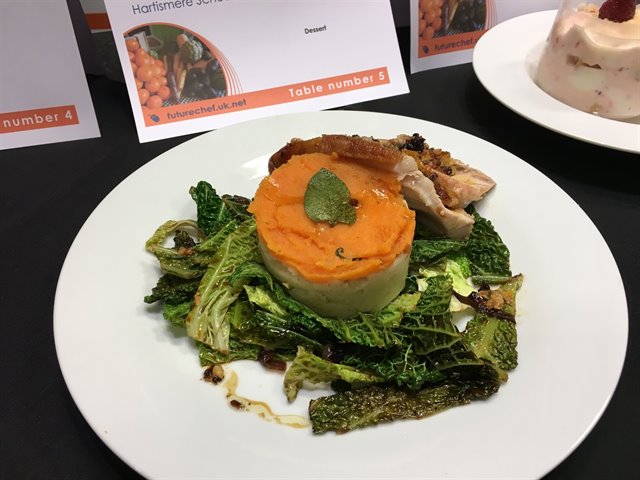 Hartismere's tweet photo. Future chef Local Final - mains up. #MasterChefStyle #Futurechef #FoodTechnology https://t.co/mOegztqimn https://t.co/aQ72Y03ZlM