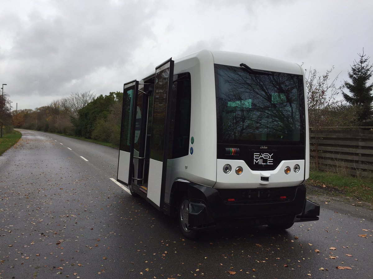 MajaYhde's tweet photo. Så er de #førerløse busser kommet til #DOLLLivingLab Sikke en spændende udvikling @Gate21dk @NobinaTech @DTUtweet #LoopCity https://t.co/0YIp3e6OX0