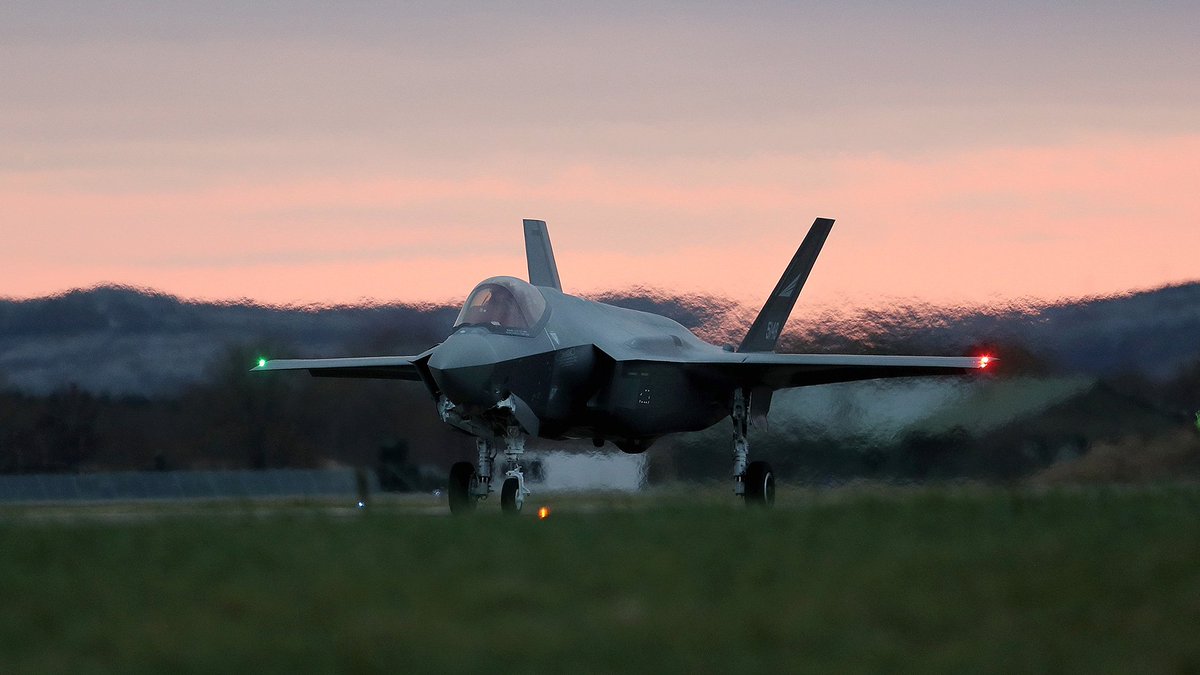 I dag fra 13.15 er det mottaksseremoni for F-35 på Ørland. Her kan du se den historiske begivenheten direkte:
forsvaret.no/se-f35-direkte…