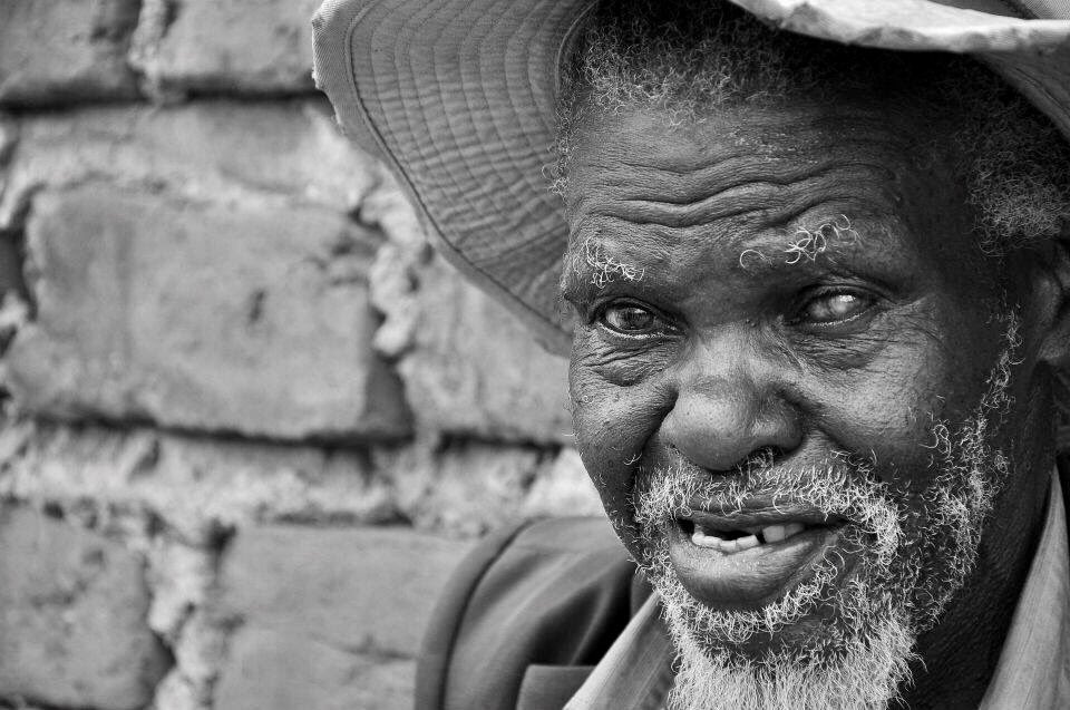 ajar_nalwadda's tweet photo. #Category_Portrait of 78 year old SALAPIO Kyawulusire , a resident of Kikubamutwe, Kabalagala city suburb, locally known as dockita webidomola. He has spent over 50 years doing that job of repairing old jerry cans.
Photo by Hajarah Nalwadda #expatsguideuganda @ExpatsInUganda https://t.co/5ut6xYQmx3