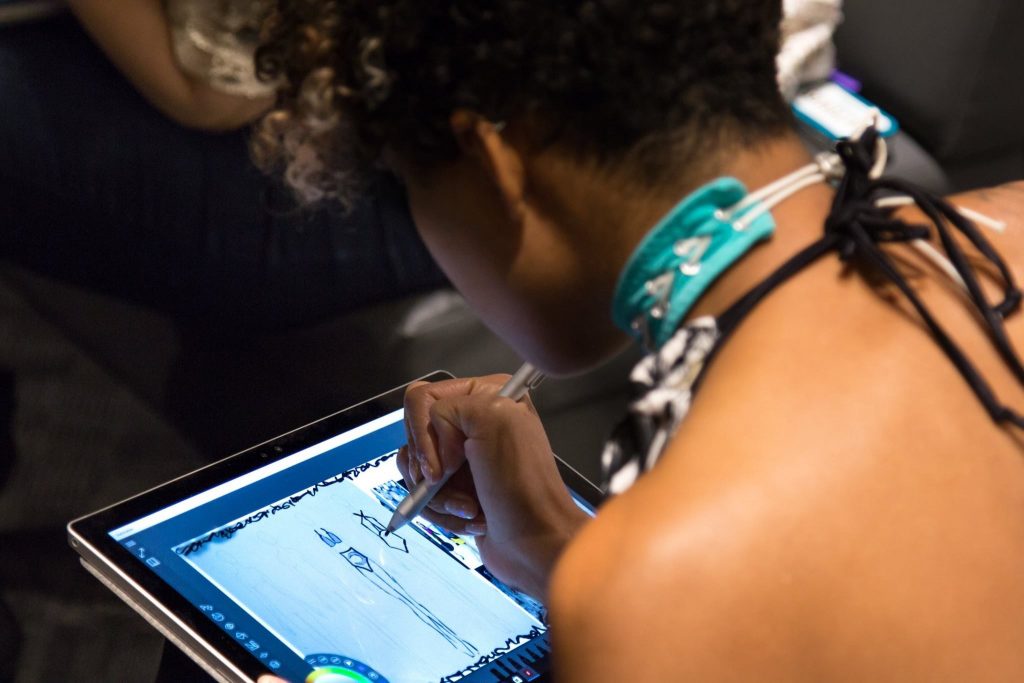 “#Surface - like #fashion - is a blend of #art and business"Thoughts from Skimm’r and fashion tech CEO: https://blogs.windows.com/devices/2016/11/16/why-skimmr-and-fashion-tech-ceo-amanda-curtis-loves-surface/#z6dY8Bo7Oir4rzi6.97