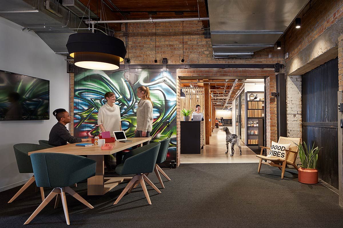 DeskOfficeInt's tweet photo. These super cool #OfficeDesigns in #Chicago have been seriously inspirational this month > https://t.co/MSvWEMoNnB #Office #InteriorDesign https://t.co/khJG3xjEz3