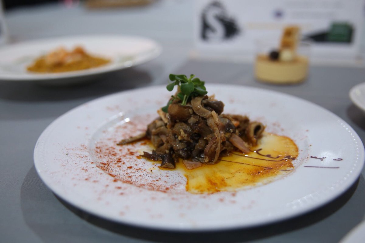 DIPUSEVI's tweet photo. ¡Queda inaugurada la IV Feria de la Tapa! Tres días para disfrutar de los sabores de nuestra #ProvinciaSVQ y charlas y cocina en directo ¡Te esperamos! #MuestraSVQ https://t.co/Zlj1tP6s8j
