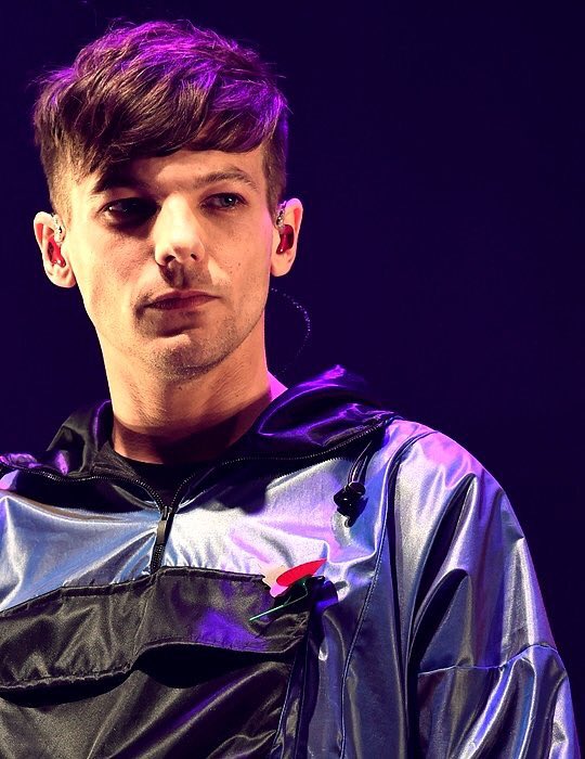 louistomitalia's tweet photo. #LouisKey103 ~ Louis sul palco ieri a Manchester al Key 103 Live💞 https://t.co/idJ1Kh3USR
