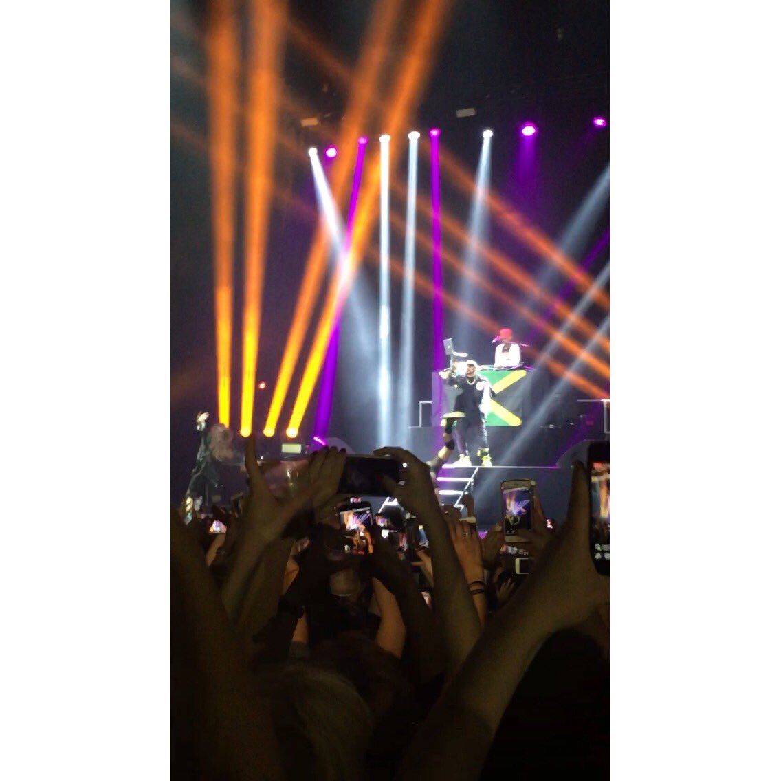 ArshiLarshi's tweet photo. @duttypaul was epic last yesterday @O2academybrix - best night ever! Have wanted to see @duttypaul live for the last 10 years- finally did it! Better than I could have ever imagined 💕 #biglove #webeburning #SeanPaul #canibeyourblucantrell https://t.co/eWoguD4Qwk
