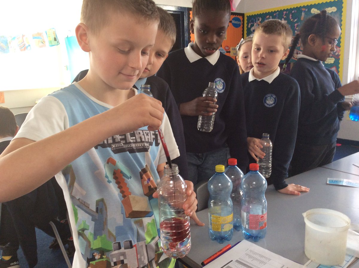 MrsCosgrove2's tweet photo. Today we made our own lava lamps. It was fun and relaxing to watch the liquids separate! #seriousaboutscience https://t.co/uSe2d2BnzY