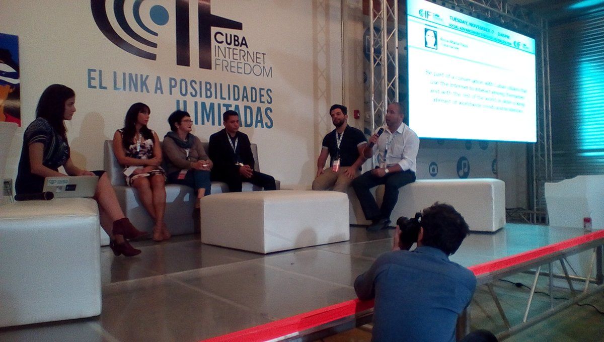observacuba's tweet photo. El avance de #Internet en #Cuba es una gran victoria de la sociedad civil independiente frente al poder comunista #CIF2017 @LibertadChile1 @ngotranslations @busdevel95 @kicolegon https://t.co/WYr7zxZQYi https://t.co/RKyxMEKwRw