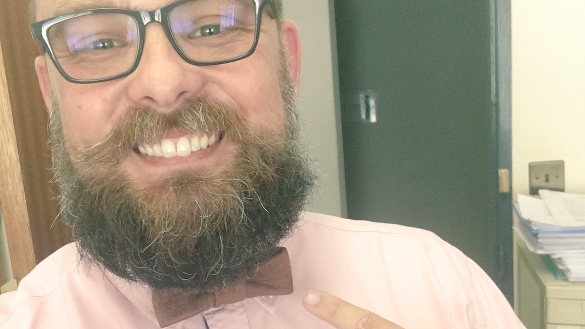 kijiaoshou's tweet photo. I have the best students!! Thank you #EngCS for an amazing year, and for the coolest bow tie! #PGCEmix 2017 is one for the books ๐๐ฉโ๐๐จ๐ปโ๐ซ๐จโ๐๐ฆ https://t.co/gCpntumVbY