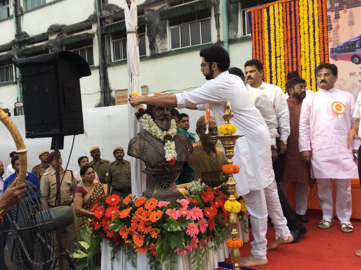 misagarpardeshi's tweet photo. वचनपूर्ती शिवसेनेची!!! पर्यावरणस्नेही Electric Bus चे आज युवासेना प्रमुख श्री. आदित्यजी ठाकरे यांच्या शुभहस्ते लोकार्पण @AUThackeray @ShivSena @Saamanaonline @AnilKokil https://t.co/i2nkQwZoYz