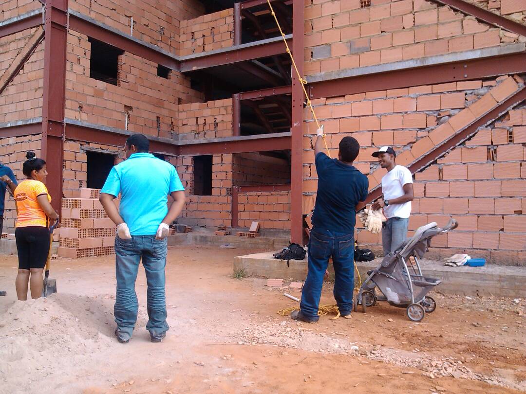 enrumbado's tweet photo. @MQuevedoF @csvillabetania @JustoNogueraP @JustoAvanza
@SHeli30  @NicolasMaduro  Modelo de AutoConstruccion en Unete y construye es @csvillabetania con jovenes, discapacidad y amor vamos adelante https://t.co/dKqN5AsDXz