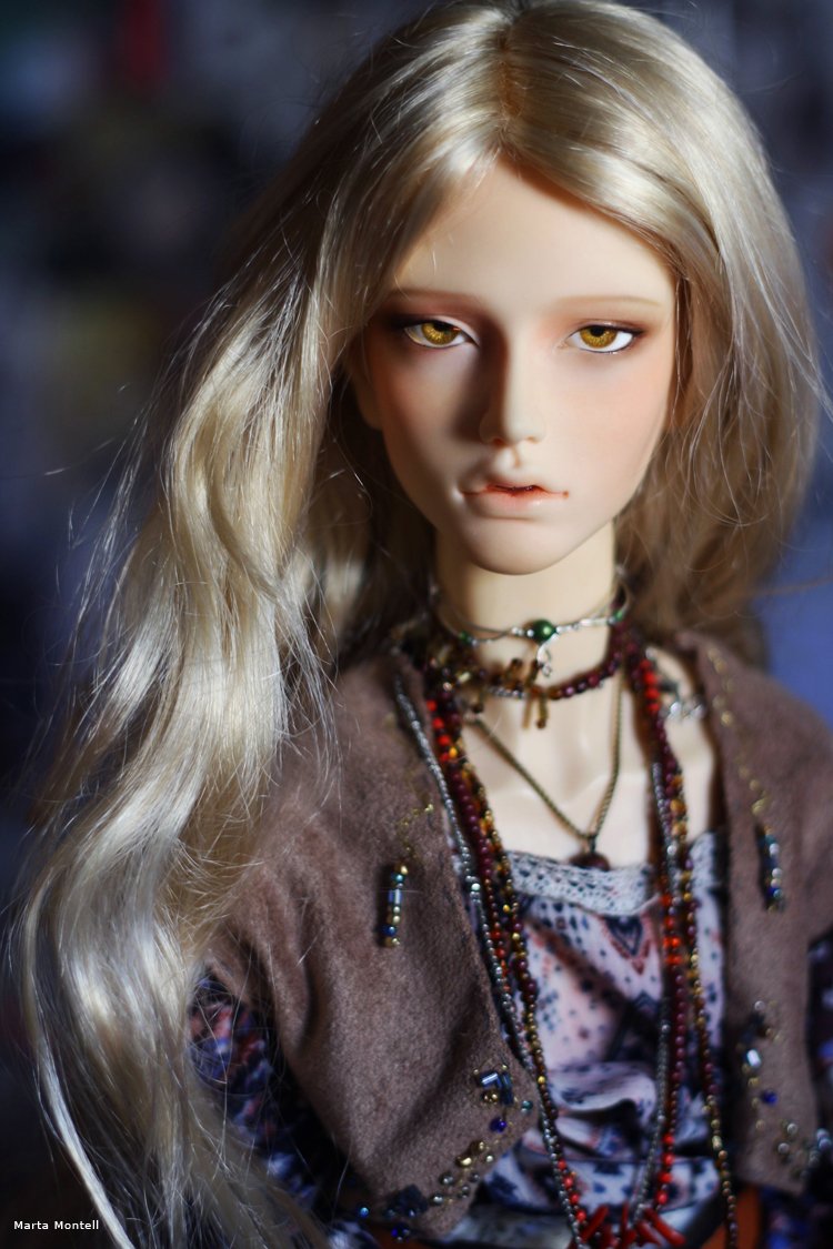 MartaMontell's tweet photo. Hoy ha tocado cambiarle la ropa a Ámbar, para dejar paso a Lord Dorado ♥Echo de menos este hobby, a ver si me ánimo porque me gusta mucho!!! #BJD #Ámbar #Amber #LordDorado #LordGolden #RobinHobb #TheFool #Bufón #doll #photo #Photography https://t.co/b4ur9ojHTW