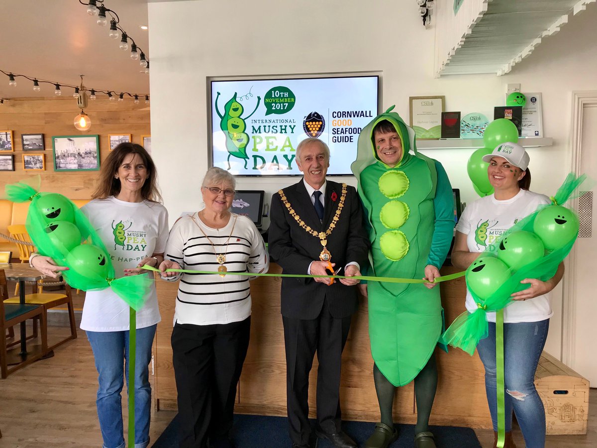 The Official opening of <a href="/mushypeaday/">MushyPeaDay</a> at <a href="/HLFalmouth/">Harbour Lights</a> Thanks to @Chumley_Warners in Birkdale, Australia who became the first to celebrate! #Mushypeaday