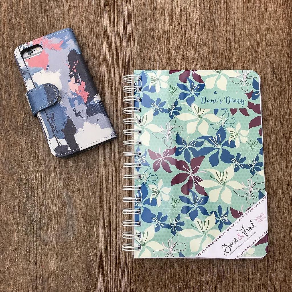 afcpicture's tweet photo. So happy about my recent finds: a new #diary for 2018 by @dorisandfred in my favourite colours and a #vegan phone … https://t.co/T9ThcuhvWz https://t.co/9T3k7N0BFB