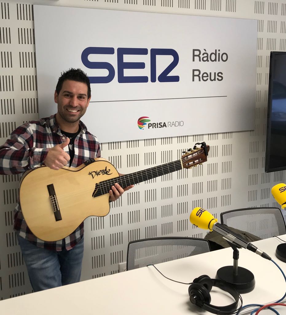 DeDuendeOficial's tweet photo. Ya estoy en @La_SER  #ReusTarragona 13:30H #entrevista con @Jcartanya70 programa #Soroll.... Y esta noche #UltimoConcierto #Chiringuitour a las 23:30H en @lacentraldecamb (Paseo Miramar 5) #Cambrils #EntradaGratis #AforoLimitado #OsEsperamos https://t.co/zsqtVYbuDT