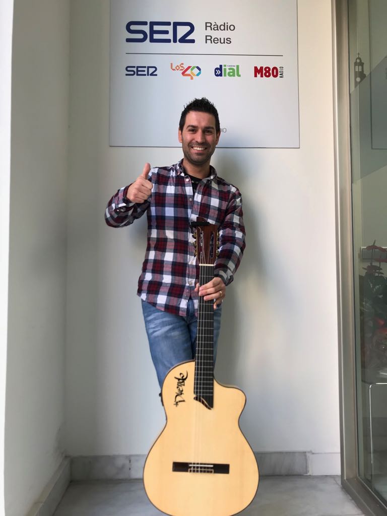 DeDuendeOficial's tweet photo. Ya estoy en @La_SER  #ReusTarragona 13:30H #entrevista con @Jcartanya70 programa #Soroll.... Y esta noche #UltimoConcierto #Chiringuitour a las 23:30H en @lacentraldecamb (Paseo Miramar 5) #Cambrils #EntradaGratis #AforoLimitado #OsEsperamos https://t.co/zsqtVYbuDT