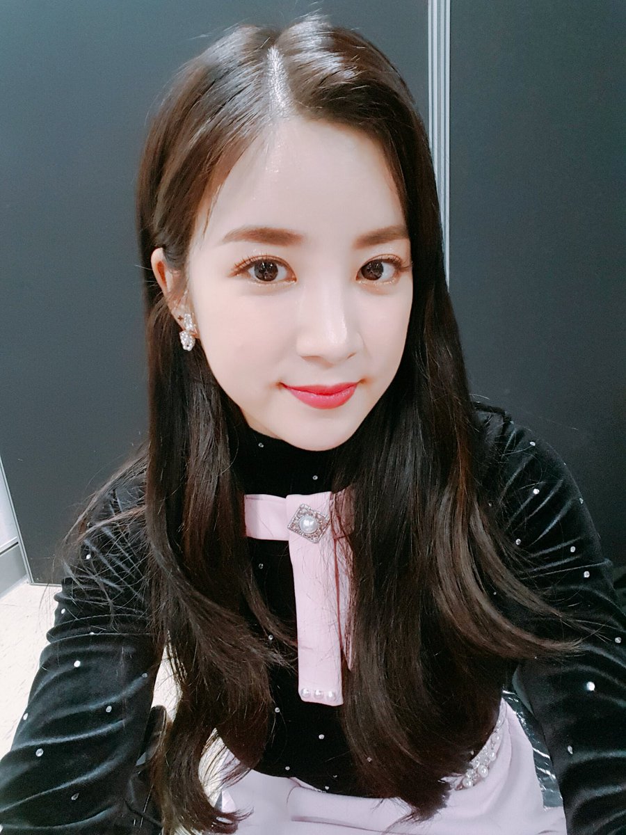 [#에이핑크] 금요일은 롱롱이, 뽀미와 함께하는 날! 험난한 정글에서도 미소를 잃지않고 파이팅 넘치는 해피바이러스 롱리더와 뽀미💕
잠시 후 10시! SBS #정글의 법칙 함께 본방사수해요 🐼

#Apink #박초롱 #윤보미