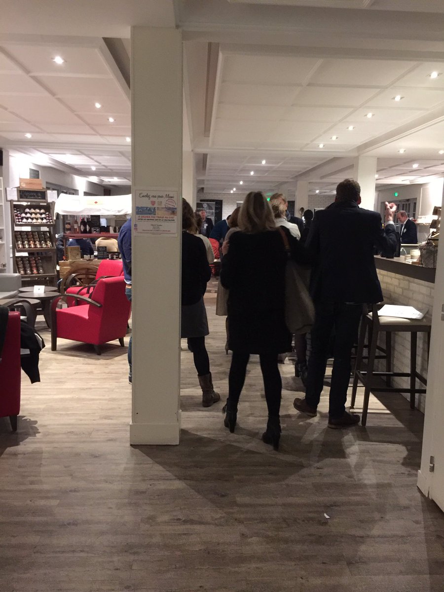 EvacPro's tweet photo. Hier soir au #speed #dating #business organisé par #deed #aphie et #adecssy au #golf de la #vaucouleurs. De belles rencontres pro https://t.co/VbxPRdwg9N