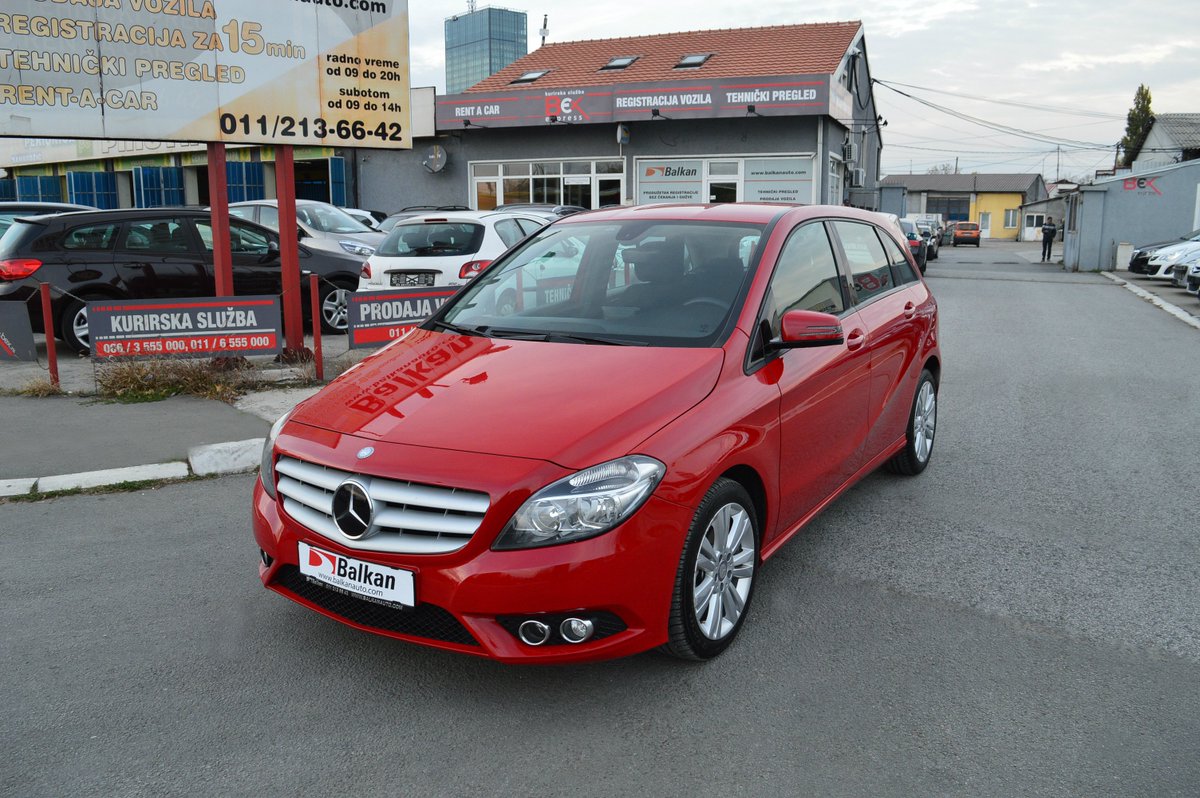 balkan_auto's tweet photo. Koleginice je osvojio ovaj zgodni #Mercedes #b200 👌Crvena boja savršeno pristaje strastvenim , uspešnim i jakim osobama 💥Detalji o vozilu https://t.co/mwiNUivtMC Svratite na plac da ga pogledate #StaroSajmiste #NoviBeograd #BalkanAuto 066277000 https://t.co/TgBYYjxtvt