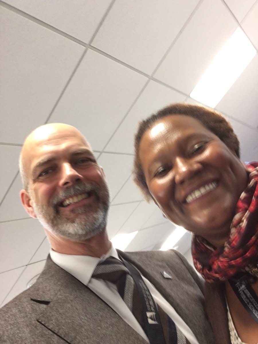 Gaal_DCPS's tweet photo. Know a Vet-great, snap a selfie with a Vet-better, work with a Vet-priceless! DCPS welcomes Bren Elliott (Chief of Equity and Former Army Officer)! #VeteransDay2017 #vetsforkids #troopstoeducation #AFandArmytogether #DCPSrising @dcpublicschools https://t.co/3pkhxwcu8Z