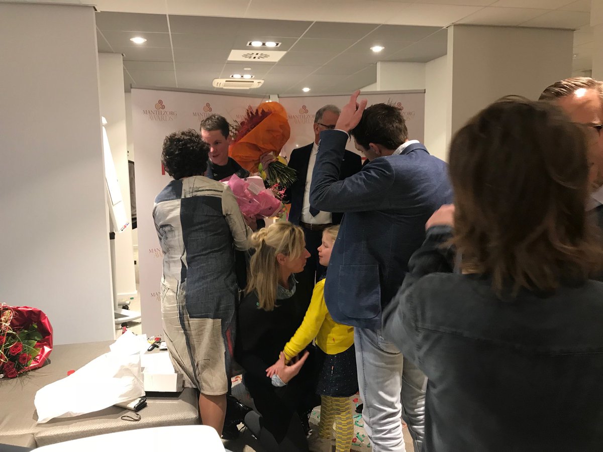 Karin Schroder in Losser is winnares nr 2. Heeeel veel collega’s en familie voor grote feestvreugde!