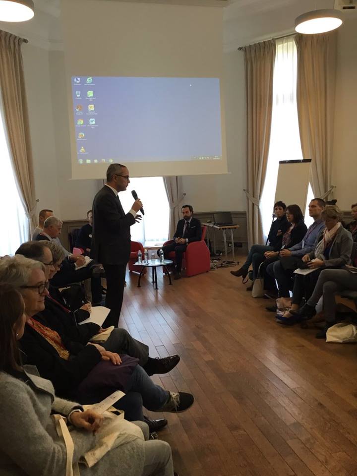 planete_med's tweet photo. [#ÉVÉNEMENT] @matsdurand , invité de Norbert Nabet aux Agoras de l’@ARSPaca, a évoqué les enjeux du numérique pour les patients et les professionnels. #LesAgoras17 #agoras https://t.co/NSdYjmCNnR