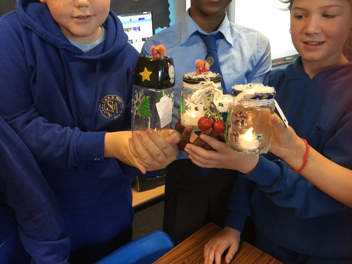 Suzieq1402's tweet photo. Christmas crafting with the creative P7 @StAnnesPrimary .Tee lite jars @casmc1972 @mrchurch79 https://t.co/4uLeAfilu1