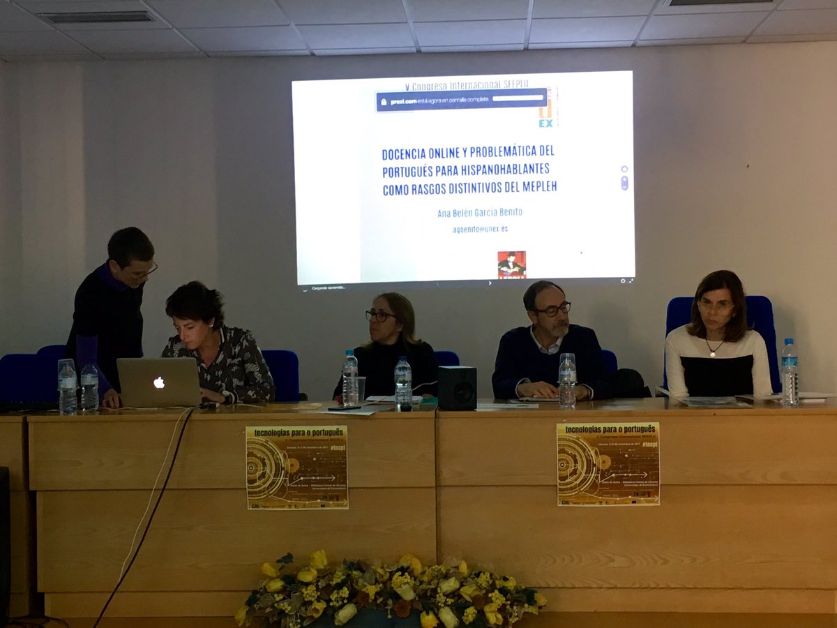 sandraceliah's tweet photo. @agbenito presenta Docencia online y problemática de portugués para hispanohablantes como rasgos distintivos del MEPLEH #tecpt #SEEPLU @infouex @iberisTICs https://t.co/HKSRiCAQec