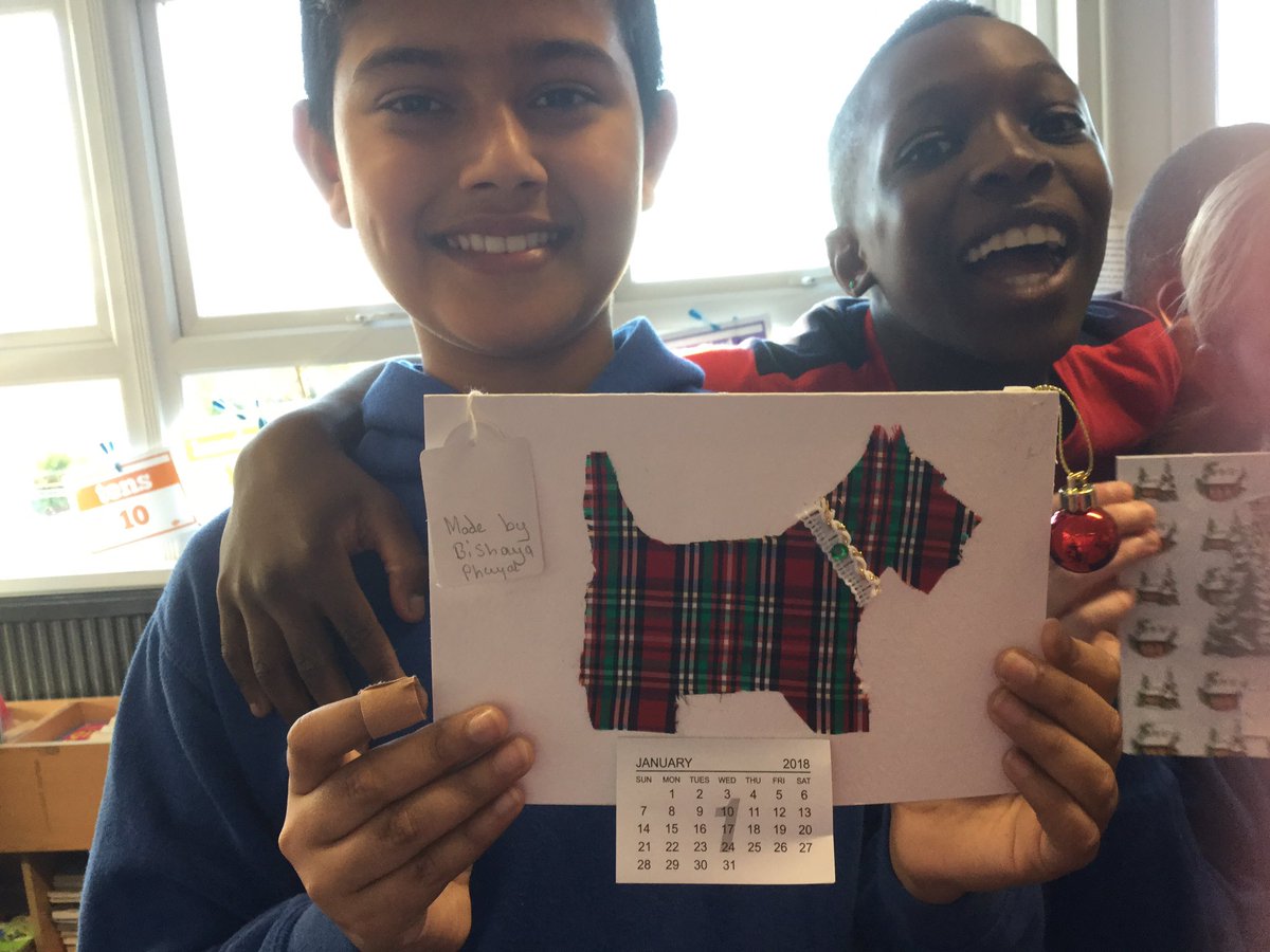 Suzieq1402's tweet photo. Christmas crafting with the awesome P7 @StAnnesPrimary for fundraising day .3D decoupage &amp; calendars made . @casmc1972 @mrchurch79 https://t.co/zR9W7YPOqA