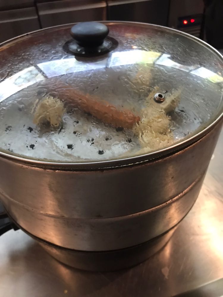 seturockslp1729's tweet photo. @PVRSupport Veg Momo's and Chicken Sausage goes inside the same steam box. Well done PVR Marketcity Whitefield Bangalore!! 😊 https://t.co/paIajUD9nx