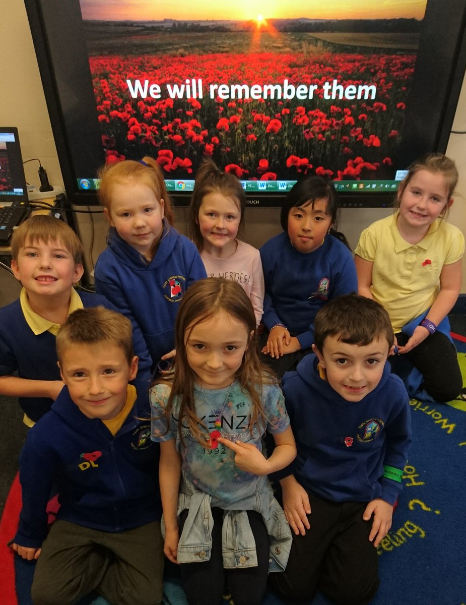 portmeadp's tweet photo. We remembered them. We made our own poppies, held a minutes silence and talked about those who lost their lives fighting for us. #pmdpy3 #pmdppsd https://t.co/qLcYeiYZfc