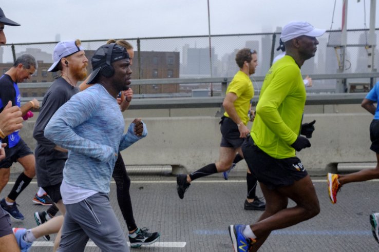 Congrats to this guy for being the most followed runner in NYC. 😆runningmagazine.ca/kevin-hart-201…