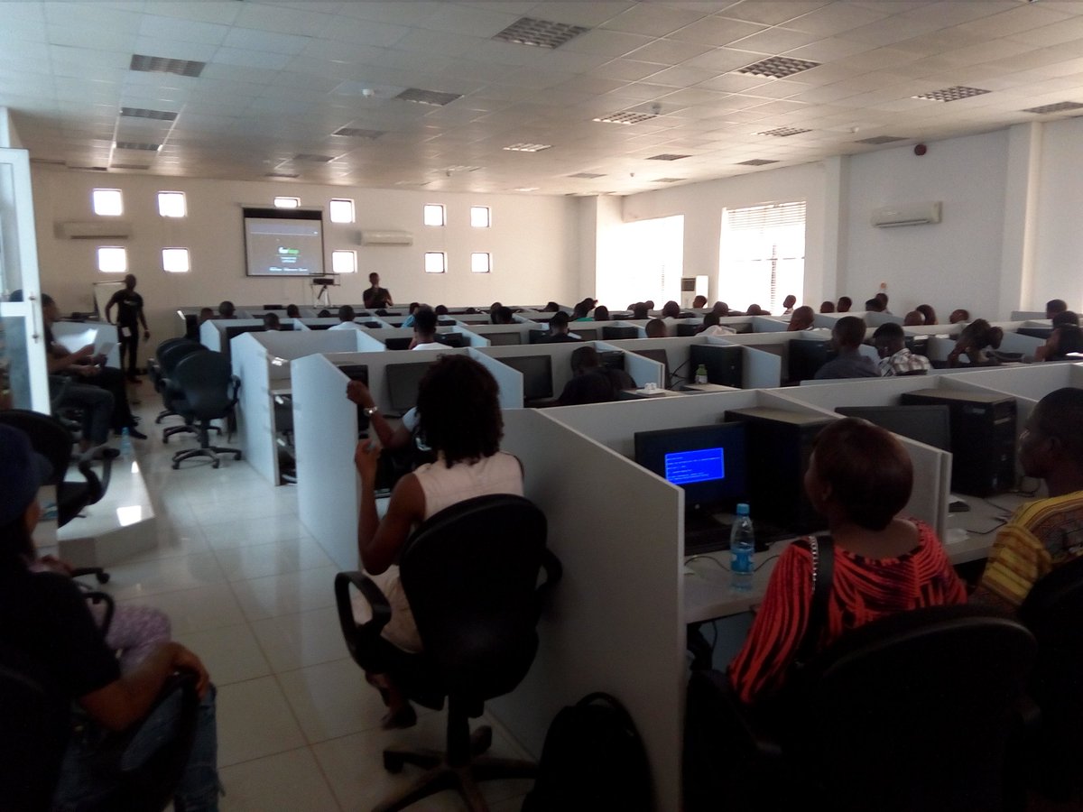 celebritydev's tweet photo. Smart Developers Uses Smart Tools. @ForloopAsaba 
#forLoopAsaba https://t.co/F39RFA5Ohd