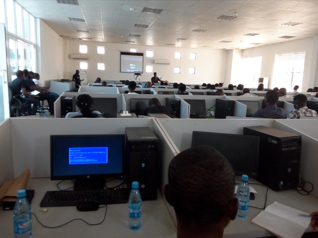 celebritydev's tweet photo. Smart Developers Uses Smart Tools. @ForloopAsaba 
#forLoopAsaba https://t.co/F39RFA5Ohd