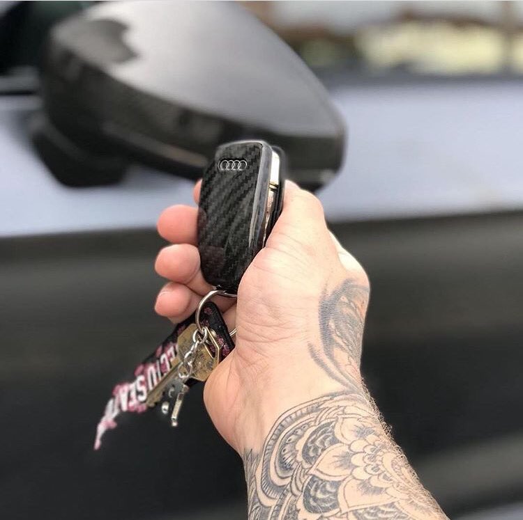 pinalloy's tweet photo. Deluxe Real Carbon Fiber Remote Flip Key Cover Case for Audi - Worldwide Free Shipping 👍😀
-----
https://t.co/78ivTkKXkA
-----
#pinalloy #carbon #audi #audikey #menstuff #ebaymotors https://t.co/gJCLNO9ZNU