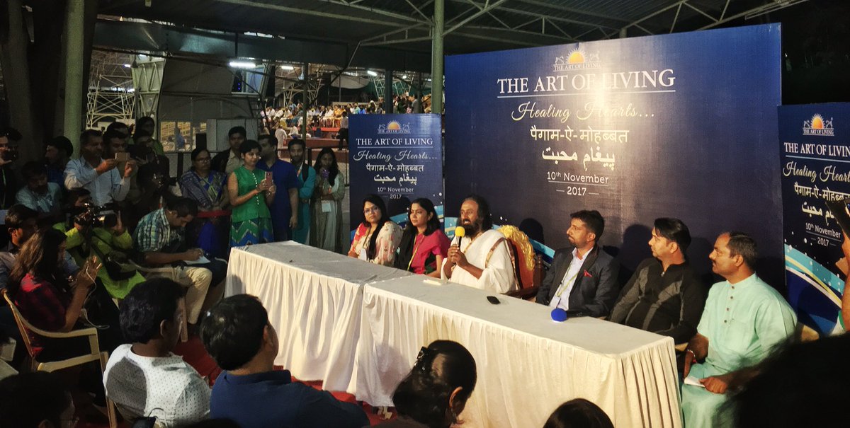 ArtofLivingIC's tweet photo. Gurudev @SriSri addresses the media for Paigam-e-Mohabbat, an event to bring a healing touch to Kashmir. #SriSriHealingHearts https://t.co/59d0o4g7f8
