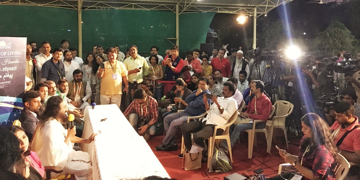 ArtofLivingIC's tweet photo. Gurudev @SriSri addresses the media for Paigam-e-Mohabbat, an event to bring a healing touch to Kashmir. #SriSriHealingHearts https://t.co/59d0o4g7f8