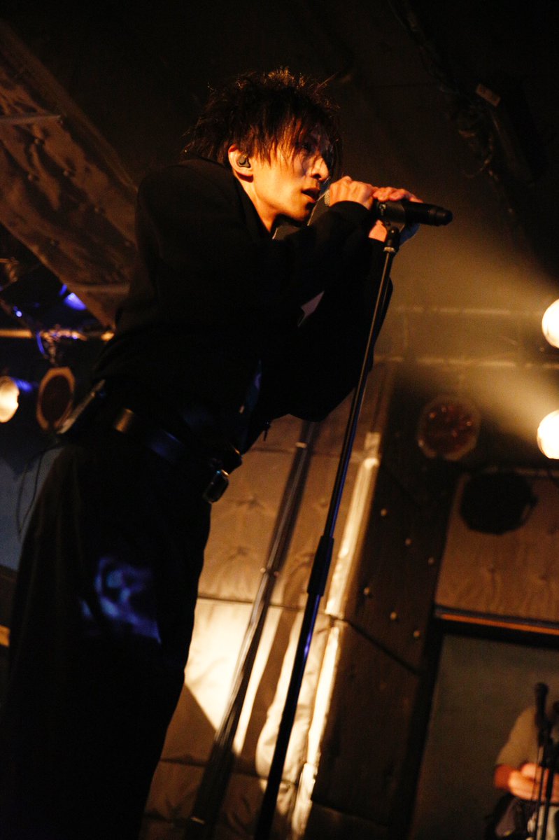 GOATBEDofficial's tweet photo. 出番前 
Koziさんに
昔のビートロックみたいだね と言われまして ジャージですよ と答えてみたのですが 写真を見たところ LAST GIGSのヒムロックさんを意識している人みたいで超ウケましたよ https://t.co/BnXm2DfiAe