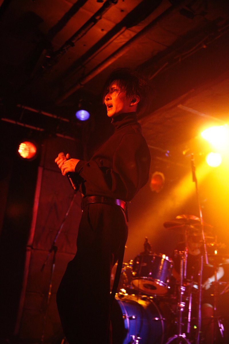 GOATBEDofficial's tweet photo. 出番前 
Koziさんに
昔のビートロックみたいだね と言われまして ジャージですよ と答えてみたのですが 写真を見たところ LAST GIGSのヒムロックさんを意識している人みたいで超ウケましたよ https://t.co/BnXm2DfiAe